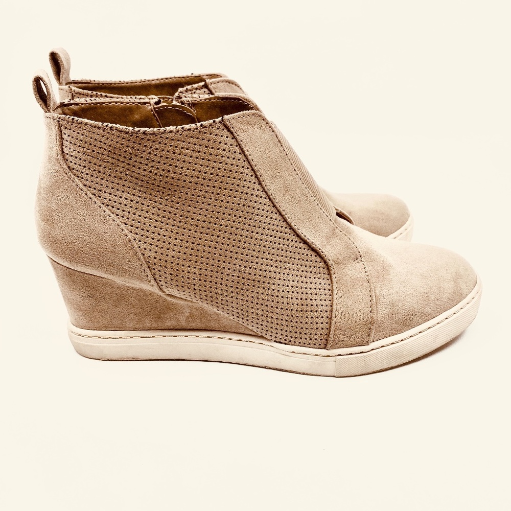A New Day fashion/wedge sneaker in beige Size 8